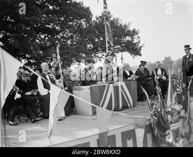 Bexley Charter Feiern ( Eingliederung als Gemeinde ) ; der Bürgermeister Adressierung der Menge . 1937. Stockfoto