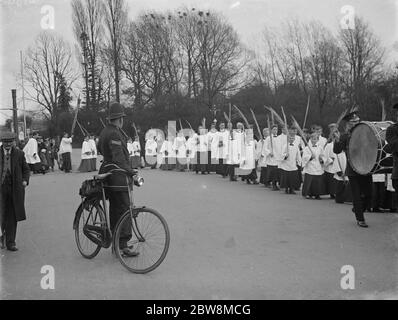 Chorknaben in Prozession während der Palmsonntag Feiern in Orpington, Kent. 1935 Stockfoto
