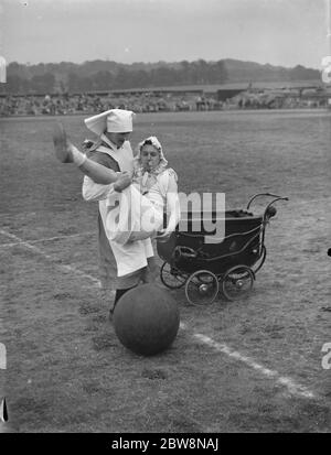 Die Eltham und Bromley gymkhama . Krankenschwester und Baby-Komödie handeln während der Pause . 1938 Stockfoto