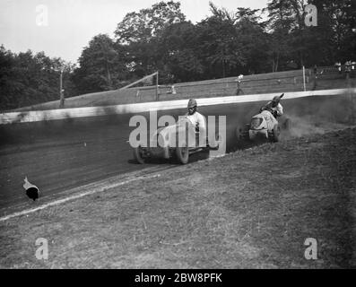 Der Crystal Palace Miniatur Autorennen Grand prix . Die Autos nehmen die Kurve. 1938 Stockfoto