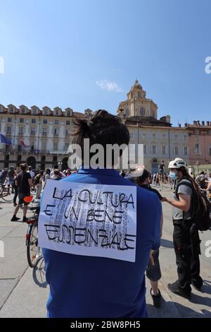 Turin, Italien. 30 Mai 2020. Kunst- und Unterhaltungsarbeiter demonstrieren für ein Entlastungspaket und einen sicheren Neustart der Unterhaltungsindustrie. Quelle: MLBARIONA/Alamy Live News Stockfoto