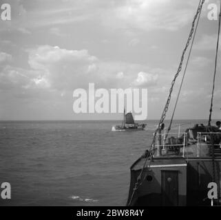 Schiff vorbei an einer Themse Segelschiff . 1936 Stockfoto