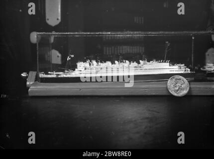 Modell der Liner RMS Queen Mary in einem Glasgehäuse. 1936 Stockfoto