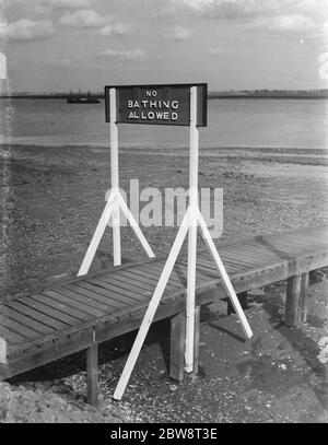 Badeverbot Schild mit der Aufschrift "kein Baden erlaubt" 1938 . Stockfoto