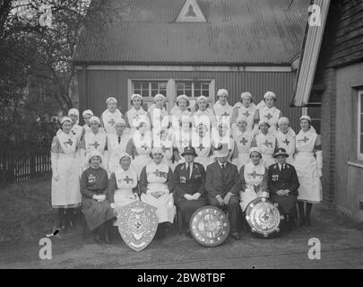 Präsentationen in der Kent-Abteilung des Roten Kreuzes VAD ( Freiwillige Hilfskräfort ) Krankenschwestern in Chiselhurst . Gruppenfoto mit der Marquess Camden in der ersten Reihe. 18 Februar 1938 Stockfoto