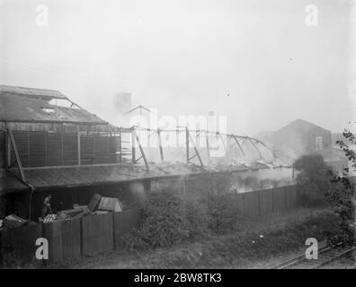 Feuer in der Vickers Fabrik in Crayford, Kent. 1936 Stockfoto