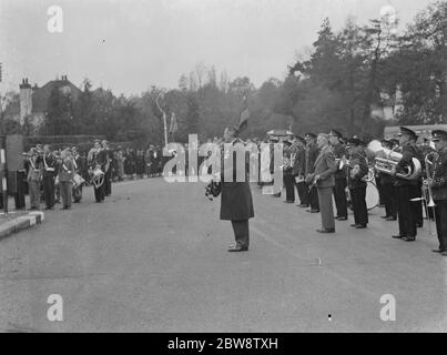 Waffenstillstand Gedenkfeier in Orpington, Kent. Kapitän W O H Joynson legt den Kranz. November 1938 Stockfoto