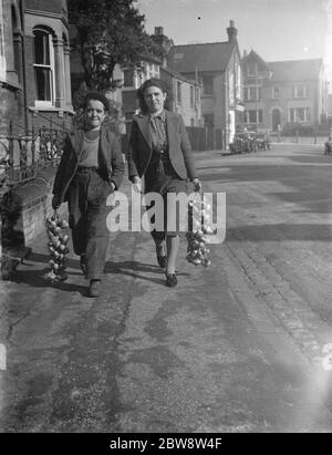 Spanische Zwiebel Junge und Mädchen in Sidcup, Kent. 1938 Stockfoto