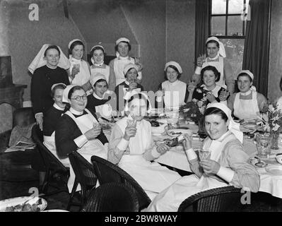 Weihnachten im Livingstone Hospital in Dartford, Kent. Die Krankenschwestern weihnachtsessen . 1938 Stockfoto