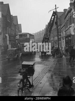 Neue Lampen-Standards in Sidcup, Kent eingerichtet. 1937 Stockfoto