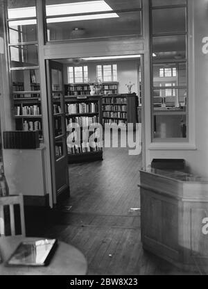 Ein Innenansicht der neuen Blackfen Library an der Cedar Avenue in Blackfen, London. 1937 Stockfoto