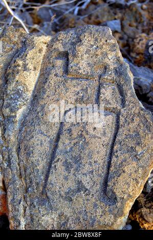 Das antike Pukalo Petroglph auf dem Malama Trail zeigt eine "tick like" Figur eines Mannes auf einem Stein. Stein und Zeichnung befindet sich auf der Big Island von Ha Stockfoto