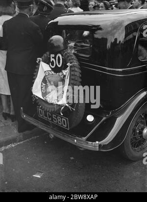 Die Hochzeit von Motorradfahrer J Walby und M G Edwards. Hochzeitszug von Autos und Motorräder. 1938 Stockfoto