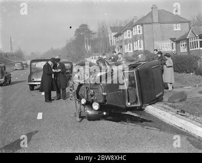 Ein Autounfall auf der Maidstone Road in Ashford, Kent. 1939 Stockfoto