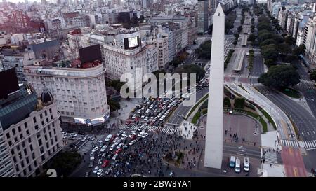 Buenos Aires, Argentinien - 30. Mai 2020: Unbekannte Demonstranten versammelten sich in der Innenstadt von Buenos Aires, um gegen die Quarantäne in Buenos Aires zu protestieren Stockfoto