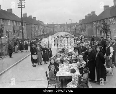 Krönungstees in Mottingham, um die Krönung von König George VI zu feiern. 15 Mai 1937 Stockfoto