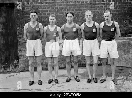 Die Londoner Papierfabrik Athleten . L G Parkes , R G R Chandler , Jack Quarton , A E Leggett und R S Mantelow . 1937 Stockfoto