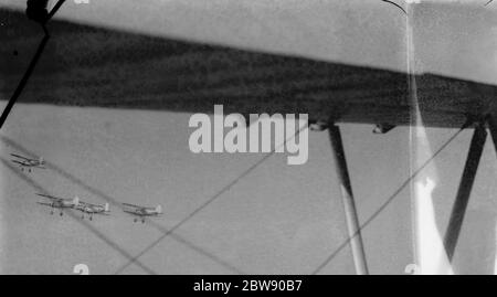 RAF Empire Air Day Probe, Biggin Hill, Kent. Piloten von 32 und 79 Geschwader fliegen dort gloster Stulpen Kämpfer in der renommierten Tight V Formation. 1937 Stockfoto