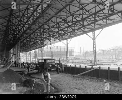 Die Arbeiten werden auf dem Crayford und Bexleyheath Greyhound Stadium in Kent, von den Erbauern W & C Französisch aus Essex. 1937 Stockfoto