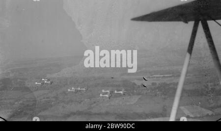 RAF Empire Air Day Probe, Biggin Hill, Kent. Piloten von 32 und 79 Geschwader fliegen dort gloster Stulpen Kämpfer in der renommierten Tight V Formation. 1937 Stockfoto