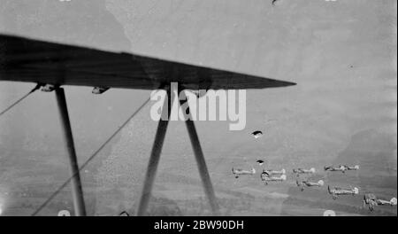 RAF Empire Air Day Probe, Biggin Hill, Kent. Piloten von 32 und 79 Geschwader fliegen dort gloster Stulpen Kämpfer in der renommierten Tight V Formation. 1937 Stockfoto