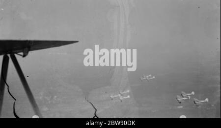 RAF Empire Air Day Probe, Biggin Hill, Kent. Piloten von 32 und 79 Geschwader fliegen dort gloster Stulpen Kämpfer in der renommierten Tight V Formation. 1937 Stockfoto