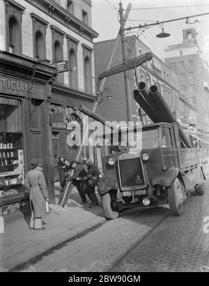 Pfosten Pflanzung durch die Abriss- und Baugesellschaft . 1937 Stockfoto