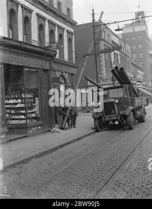 Pfosten Pflanzung durch die Abriss- und Baugesellschaft . 1937 Stockfoto