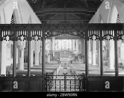 Ein Innenansicht des Chancels in der Eltham Holy Trinity Kirche, London. 04/02/1939 Stockfoto