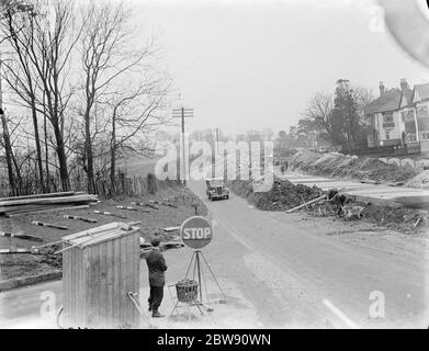 Straßenverbreiterung findet in Wrotham, Kent. 1937 . Stockfoto