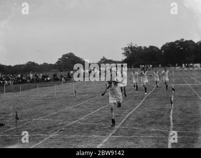 Sporttag an der Eltham Central School in London. Sprint die gerade. 16 Juni 1937 Stockfoto