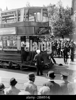 Ein Straßenbahnunfall in Catford, London. 11 Juni 1937 Stockfoto