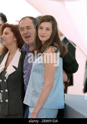 CANNES, FRANKREICH. Mai 1996: Schauspielerin Liv Tyler & Regisseur Bernardo Bertolucci bei den 49. Filmfestspielen von Cannes. Foto © Paul Smith/Featureflash Stockfoto