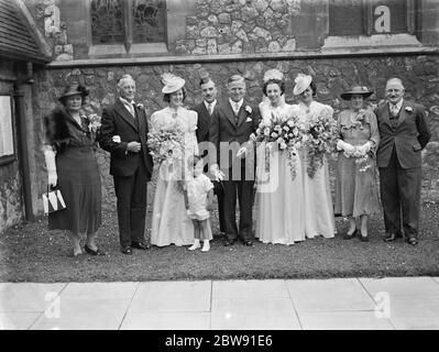 Die Hochzeit von Herrn Lewis W Jackson und Miss D M Allen . Die Familie Gruppe . 1939 Stockfoto