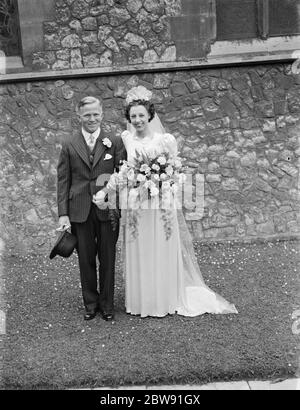 Die Hochzeit von Herrn Lewis W Jackson und Miss D M Allen . Die Braut und Bräutigam . 1939 Stockfoto