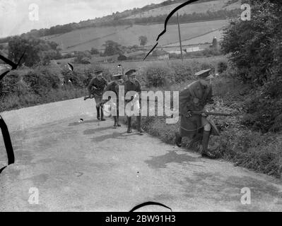 Jungs aus St Dunstan ' s School Cadets führen Feldübungen mit Lee Enfield No.I Mk.III Gewehre bewaffnet. 1939 . Stockfoto