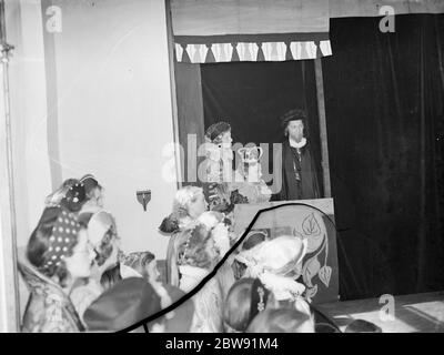 Die elisabethanische Festzug in Westwood Central School in Bexley, London. 1939 Stockfoto