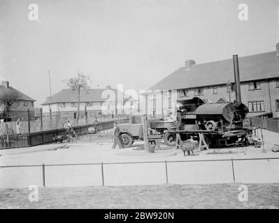 Val de Travers Asphalt Company RE - Belag der Straße . Erhitzen des Asphalt in der sechs - Wheeler . 1938 Stockfoto