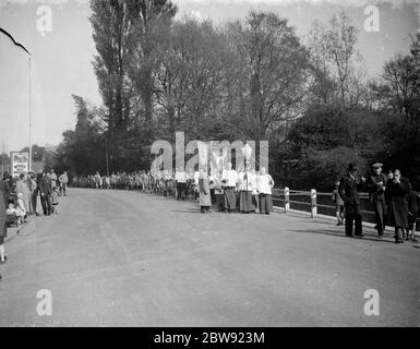 Chorknaben in Prozession während der Palmsonntag Feiern in Orpington, Kent. 10. April 1938 Stockfoto