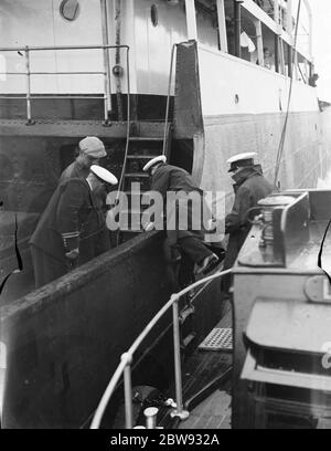 Thames Piloten in Gravesend, Kent, die Schiffen helfen, durch die verstopften Gewässer des Hafens zu navigieren. Piloten Bord Schiff . 1939 Stockfoto