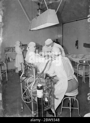 Gravesend Krankenhaus in Kent . Betrieb im Theater im Gange. 1939 Stockfoto