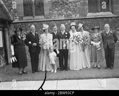 Die Hochzeit von Herrn Lewis W Jackson und Miss D M Allen . Die Familie Gruppe . 1939 Stockfoto