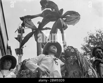 Die Gravesend Karnevalsprozession in Kent . Südseeinseln schwimmen . 1939 . Stockfoto