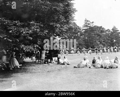 Bergman Osterberg College of Physical Education in Darford, Kent. Mädchen ungarischen Tanz . 1936 Stockfoto