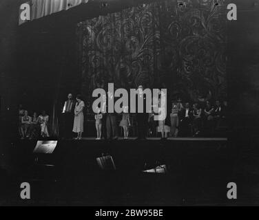 Eine Aufführung am Lewisham Hippodrome, in der die Schauspielerin Mabel Constanduros zu spielen ist. 1936 . Stockfoto