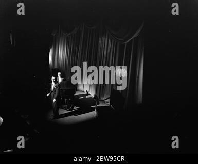 Eine Aufführung am Lewisham Hippodrome, in der die Schauspielerin Mabel Constanduros zu spielen ist. 1936 Stockfoto