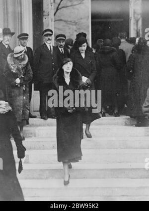 Prinzessin Clementine Schwester des Königs von Belgiern in Brüssel Ausstellung zum 100. Todestag des Königs von Rom . Prinzessin Clementine von Belgien, Schwester von König Albert Verlassen der Tuileries Museum in Brüssel nach dem Besuch der Ausstellung markiert den Tod des Königs von Rom, Sohn von Napoleon. 11. November 1932 Stockfoto