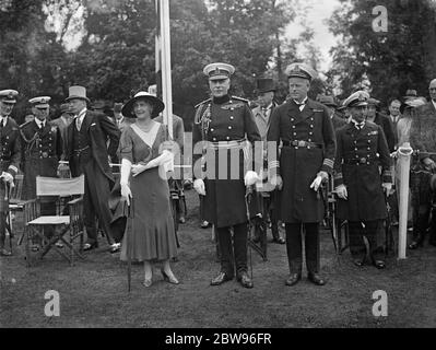 Prinzessin Alice und Earl of Athlone an der National College Gründer Tag Feiern in Pangbourne . Prinzessin Alice Gräfin von Athlone, begleitet den Earl of Athlone bei den Gründern Tag Feiern des Naithical College, in Pangbourne, Berkshire. Der Earl of Athlone mit Commander Bray, die Kontrolle der Kadetten. 22 Juli 1932 Stockfoto