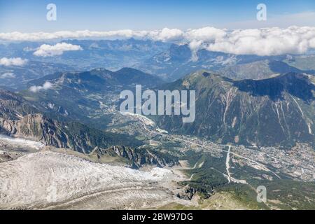 Schöne Aussicht auf das Chamonix Bergtal, zwischen den Alpen, Chamonix Mont-Blan, Frankreich Stockfoto