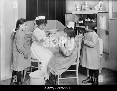 Krankenschwester, Sanatorium von La Jonchere bei Paris, Frankreich, Lewis Wickes Hine, Photographensammlung des amerikanischen Roten Kreuzes, Juli 1918 Stockfoto